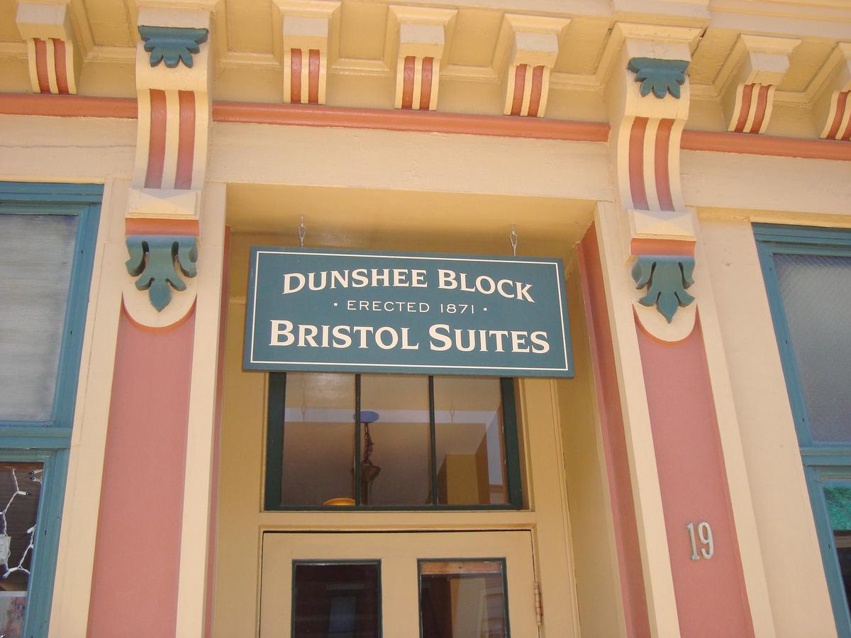 Bristol Suites Exteriér fotografie